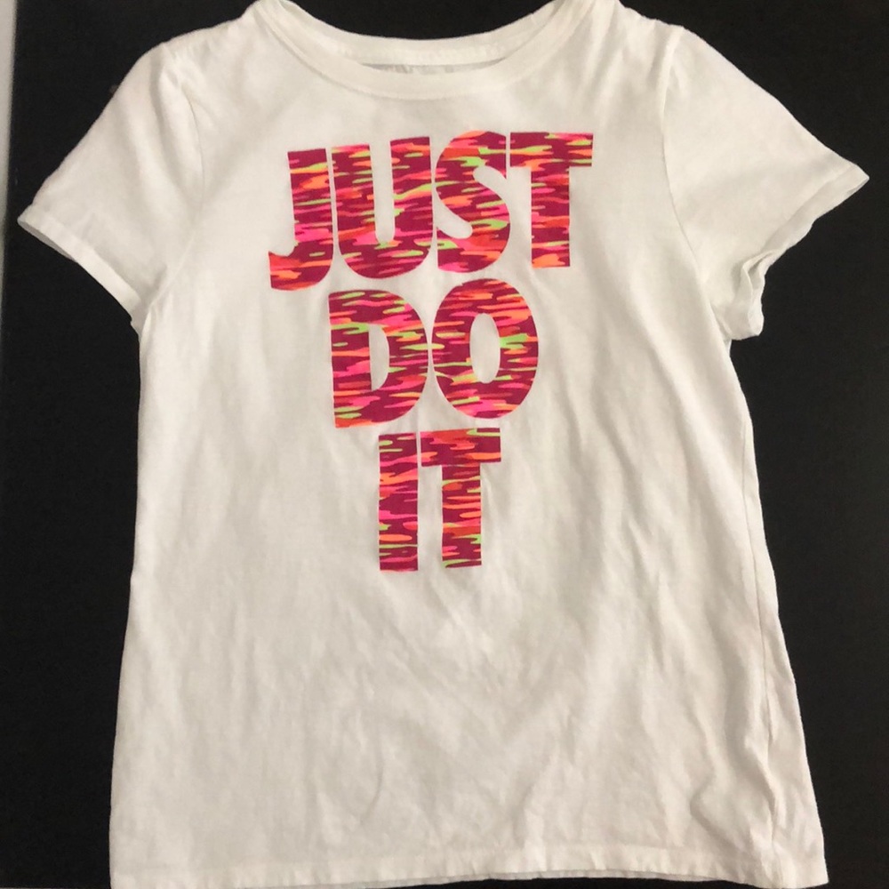 Nike girls Tee